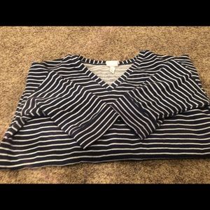 Three quarter length maternity shirt